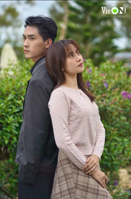 Tam Triều Dâng và Võ Điền Gia Huy làm bùng nổ mạng xã hội nhờ những màn tương tác trong Vì mẹ anh phán chia tay.