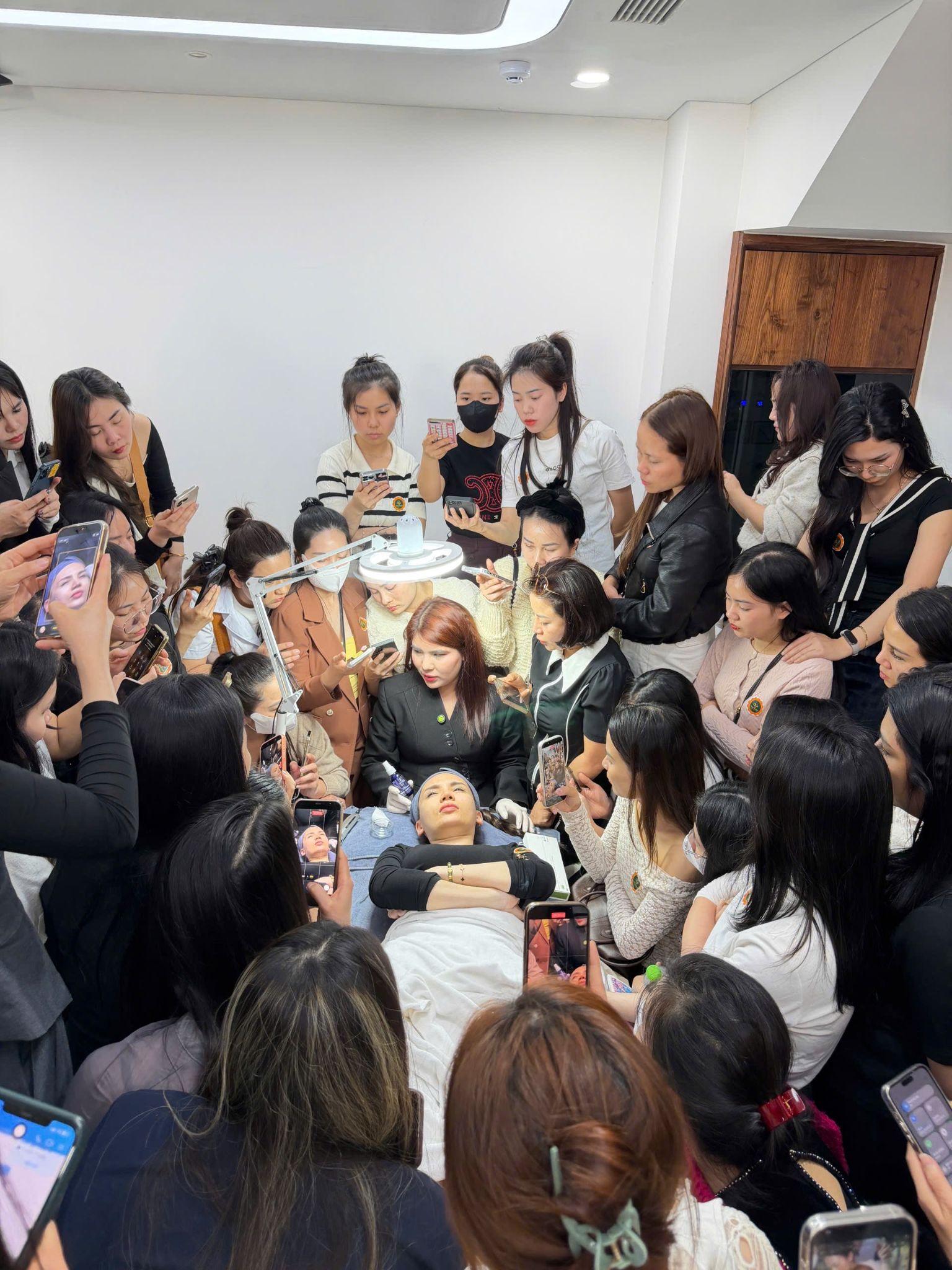 Nguyễn Ngọc Sáng và học viên thời gian đầu