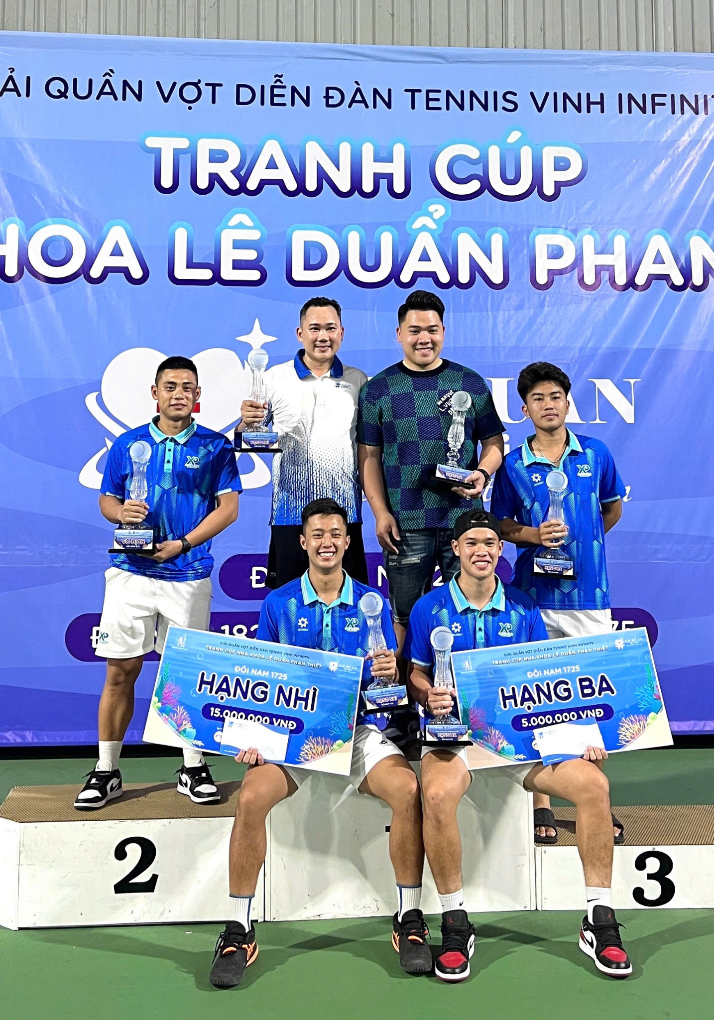 Từ Lê Khánh Duy có nhiều danh hiệu ở nội dung đơn/đôi tennis.