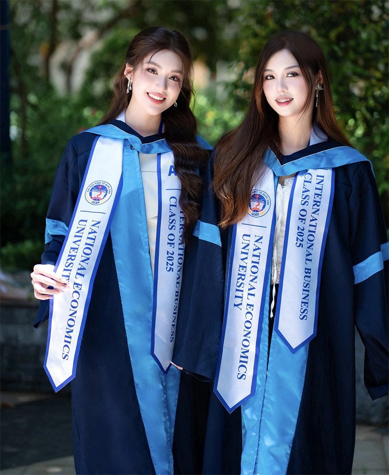 Phan Phương Oanh và chị gái Phan Hoàng Yến.