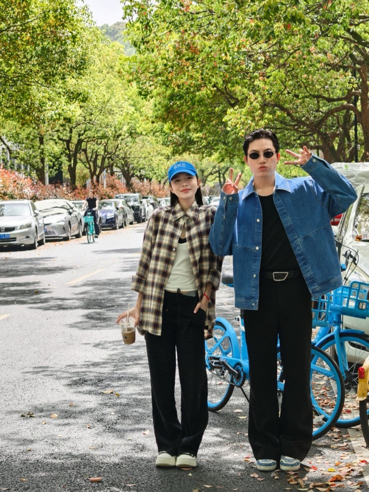 Ảnh sao 11/4: Cặp song sinh nhà Thu Trang cười rạng rỡ - 4