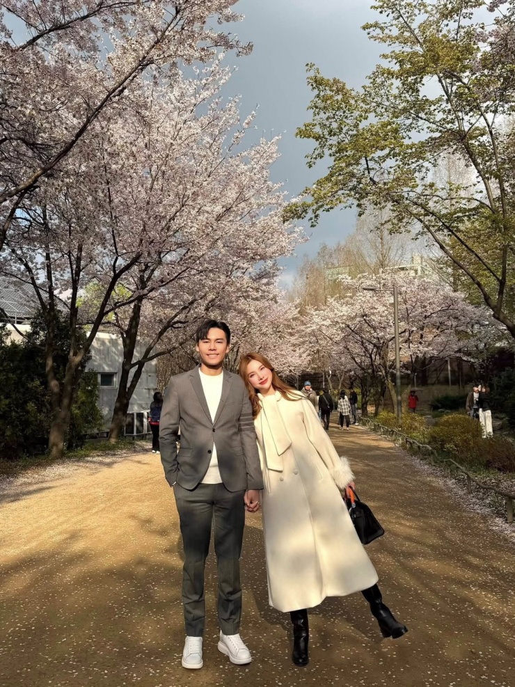 Ảnh sao 11/4: Cặp song sinh nhà Thu Trang cười rạng rỡ - 7