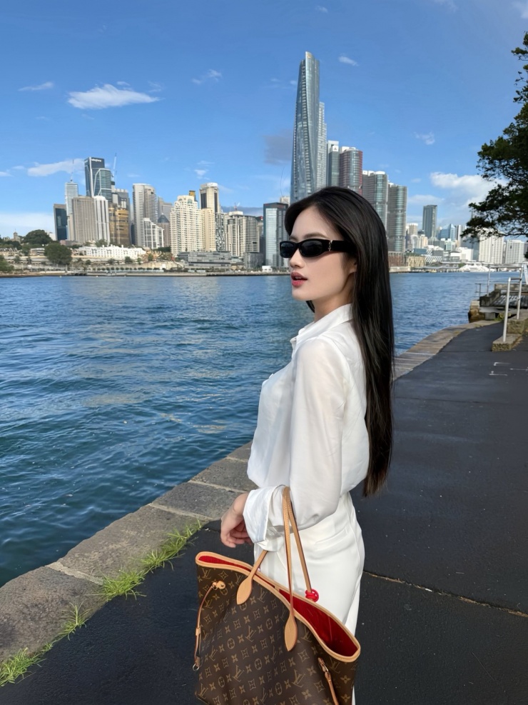 Ảnh sao 11/4: Cặp song sinh nhà Thu Trang cười rạng rỡ - 8