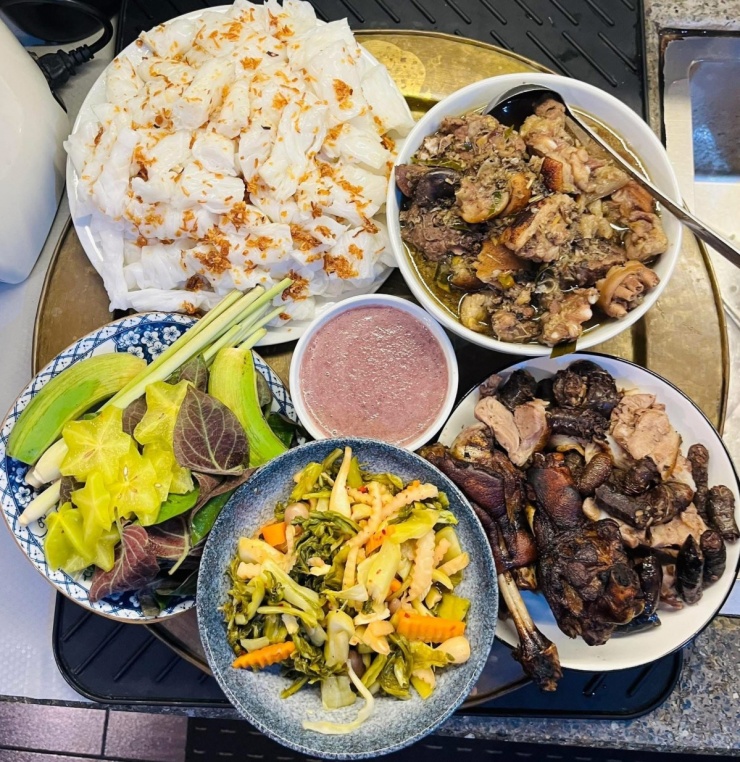 Mâm cơm cầu kỳ 6 người ăn của bà mẹ Nghệ An - 1