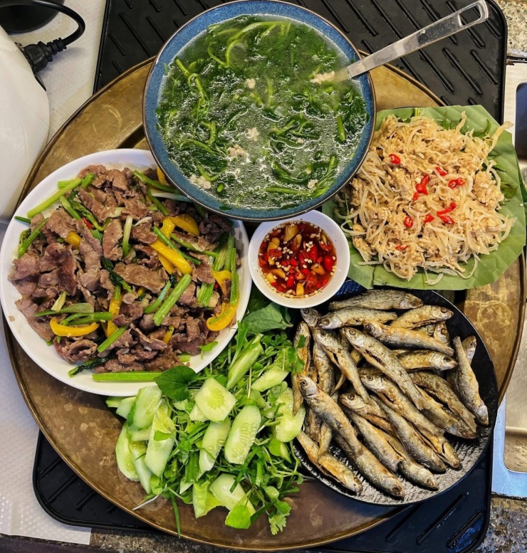 Mâm cơm cầu kỳ 6 người ăn của bà mẹ Nghệ An - 5