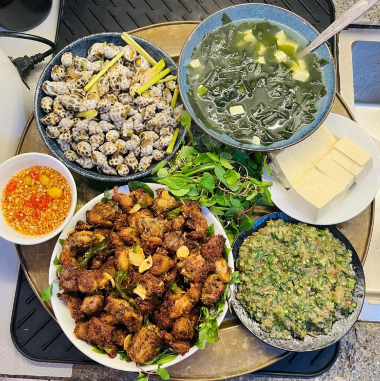 Mâm cơm cầu kỳ 6 người ăn của bà mẹ Nghệ An - 4