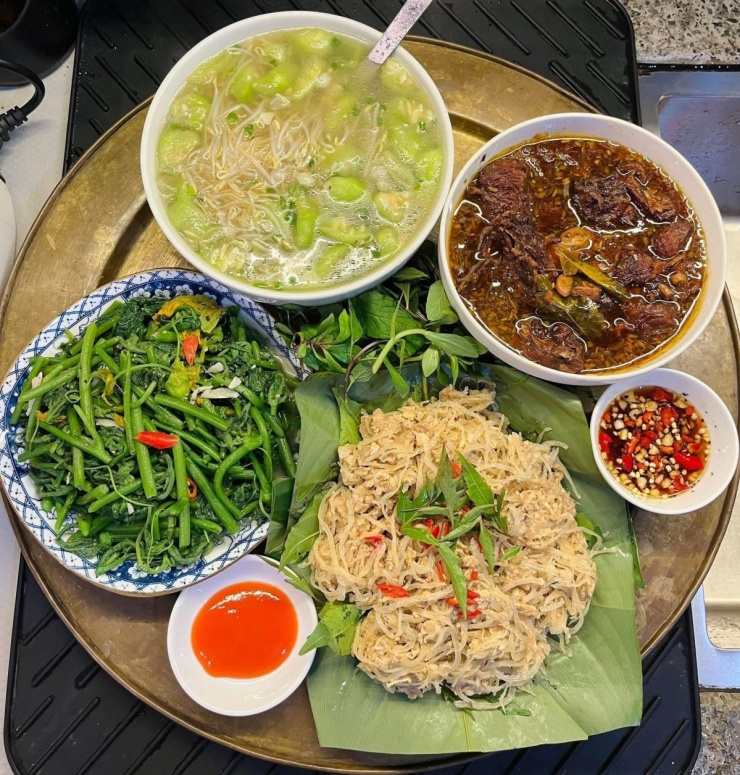 Mâm cơm cầu kỳ 6 người ăn của bà mẹ Nghệ An - 8