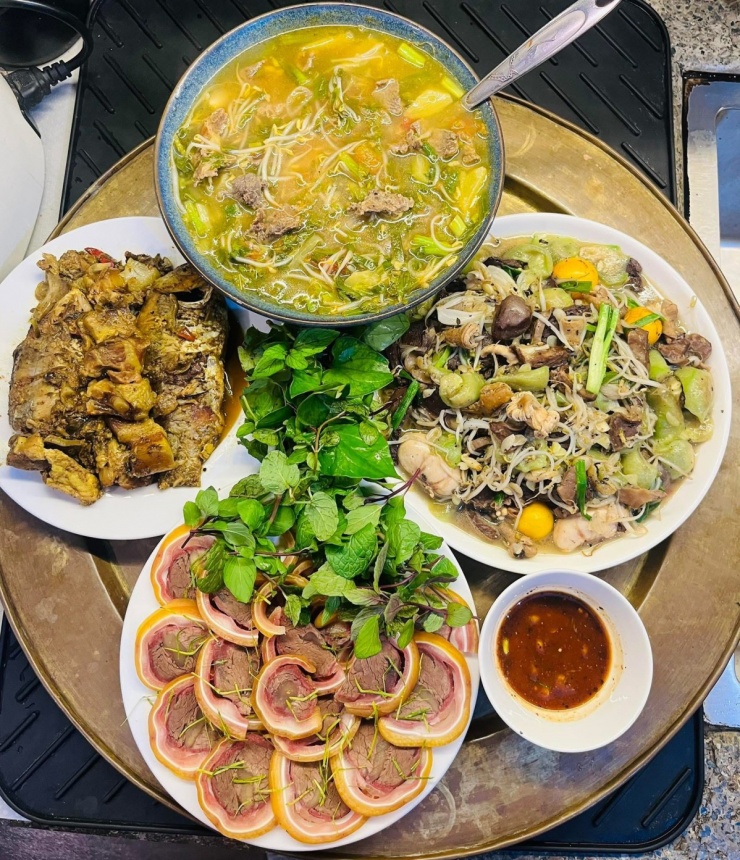 Mâm cơm cầu kỳ 6 người ăn của bà mẹ Nghệ An - 9