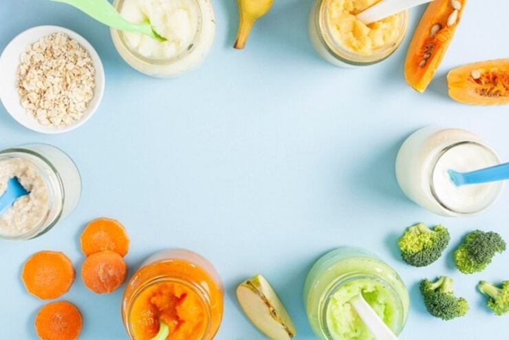 Hạn chế các loại nước ngọt có ga, nước tăng lực, trà sữa… vì nhiều đường sẽ làm đường huyết dao động mạnh, dễ gây cảm giác “lên rồi tụt” năng lượng, ảnh hưởng đến sự ổn định tinh thần và giấc ngủ của sĩ tử. (Ảnh minh họa).