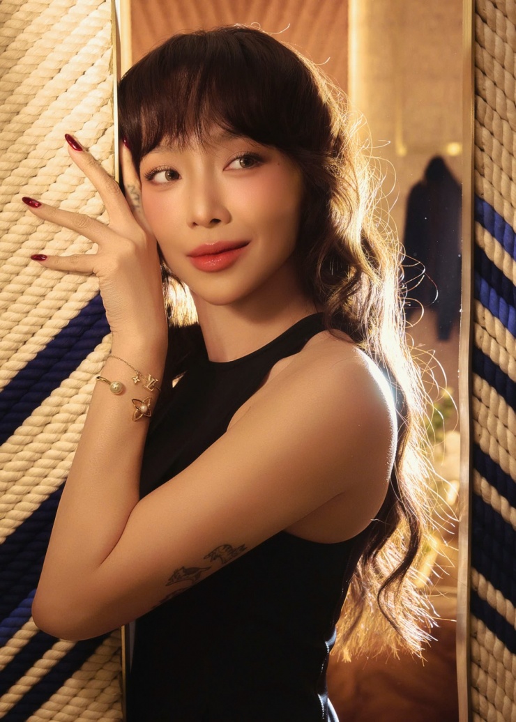 Tóc Tiên gây bất ngờ với diện mạo “nàng thơ” nhẹ nhàng đầy thần thái - 4