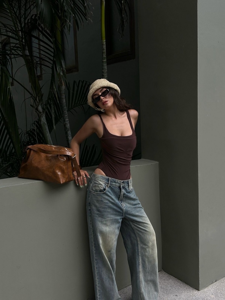 Gen Z theo đuổi mốt bodysuit khoét hông - 7