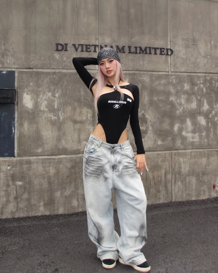 Gen Z theo đuổi mốt bodysuit khoét hông - 5