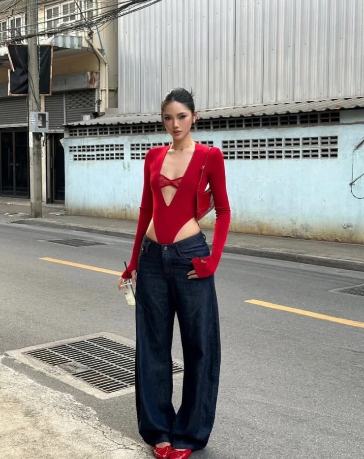 Gen Z theo đuổi mốt bodysuit khoét hông - 10