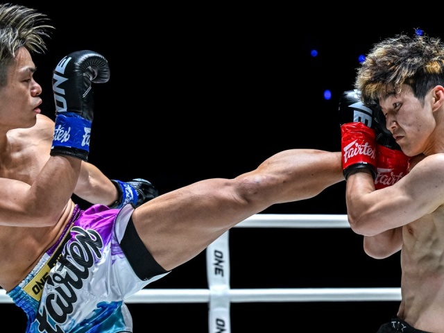 Đối thủ sao chép đòn đánh, võ sĩ Trung Quốc bất ngờ ngã gục