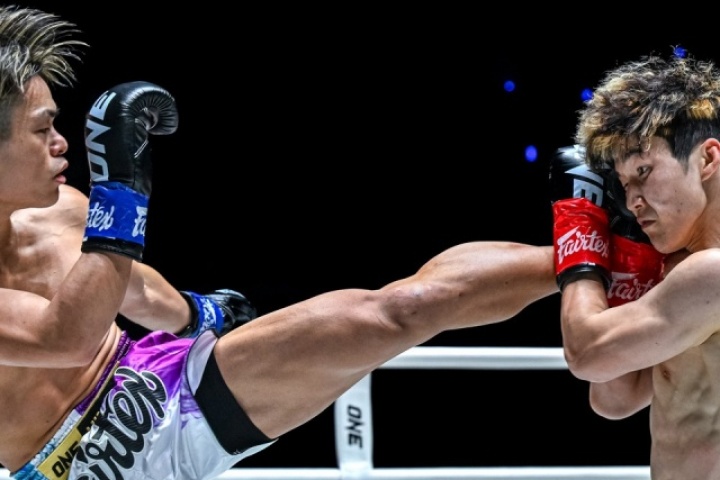 Đối thủ sao chép đòn đánh, võ sĩ Trung Quốc bất ngờ ngã gục