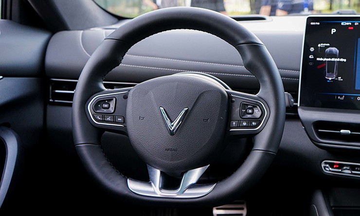 Giá xe VinFast VF 7 tháng 4/2026, ưu đãi từ 47-58 triệu đồng - 12