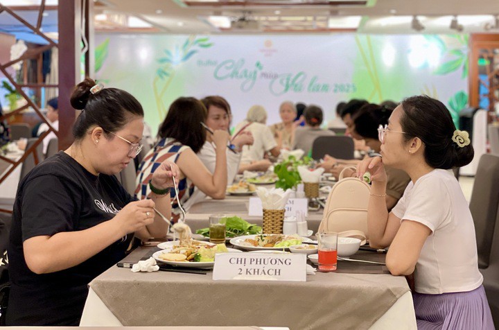 Có tới gần 60% doanh nghiệp ăn uống tăng giá bán trong năm 2025. (Ảnh minh họa)