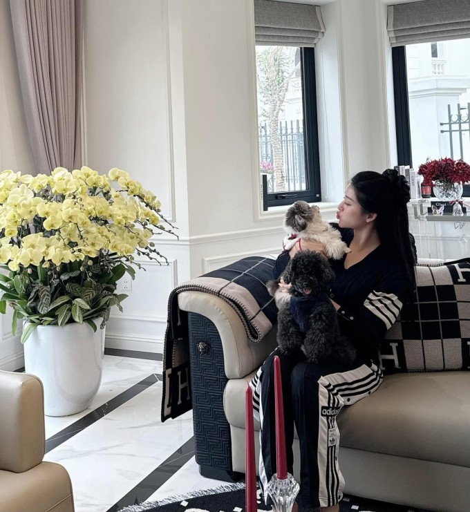 Cuộc sống của Huyền My sau 12 năm làm Á hậu Việt Nam - 4