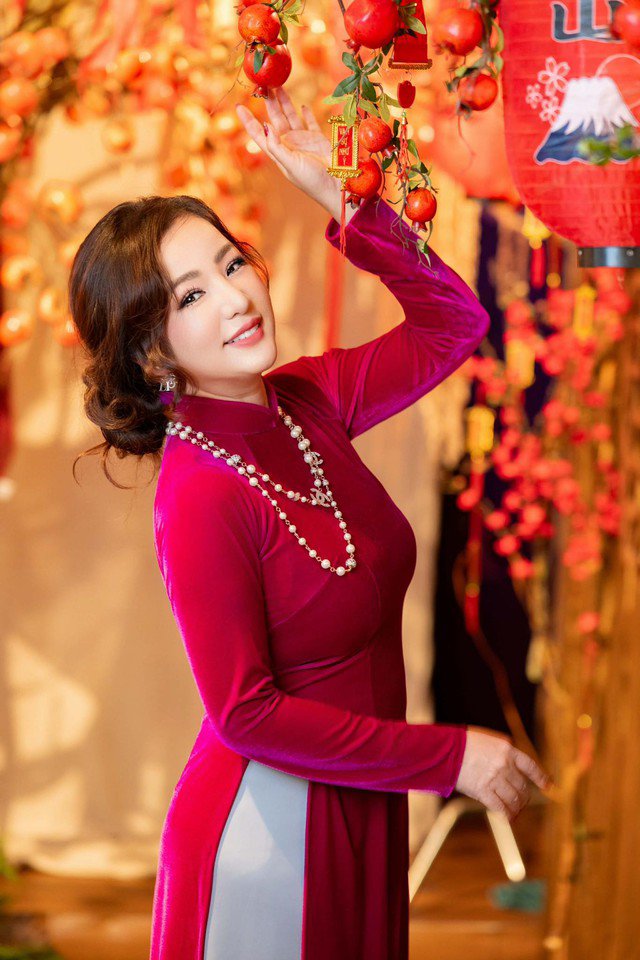 Nữ danh hài Việt kiều tuổi U50 làm mẹ đơn thân, nói một câu gây tò mò về cuộc sống hiện tại - 4