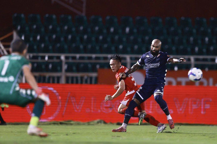 Một ngoại binh không chỉ là một vị trí trên sân mà là một gói chi phí kéo dài