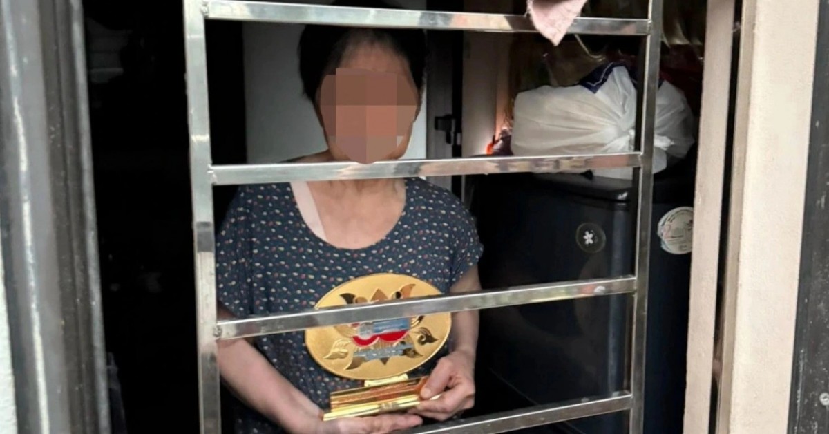 Xôn xao clip bà cụ 80 tuổi bị ‘nhốt’ trong chính căn nhà của mình ở Hà Nội, thực hư ra sao?