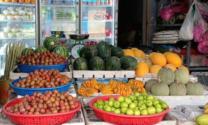 Mận hậu được bán ở cửa hàng trái cây ở TP HCM sáng 10/4. Ảnh: Thi Hà