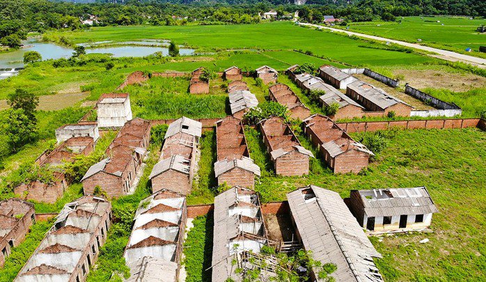 Khu nhà ở cho công nhân đã xuống cấp, hư hỏng sau hơn 1 thập kỷ để không