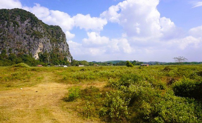 Bên trong khu đất xây dựng Nhà máy Xi-măng Thanh Sơn vẫn là bãi đất trống sau 19 năm khởi công