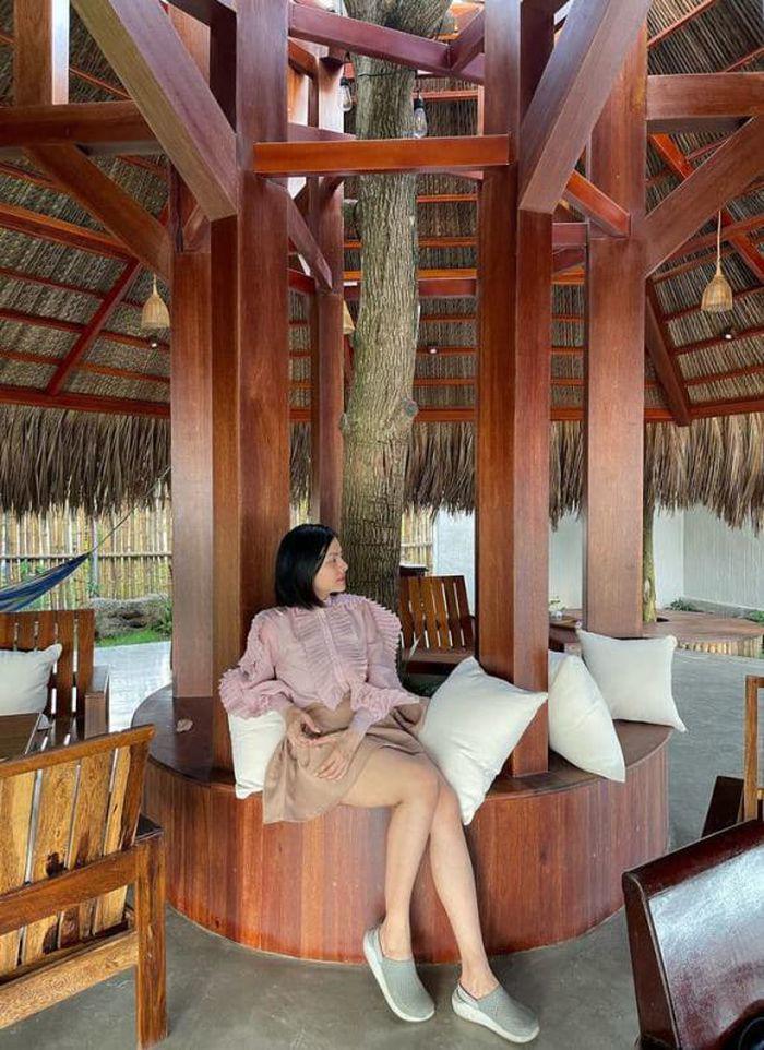 Khi rảnh rỗi, gia đình Vân Trang về khu vườn này thư giãn.