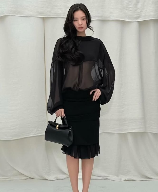 Những bộ cánh xuyên thấu của Jennie - 1