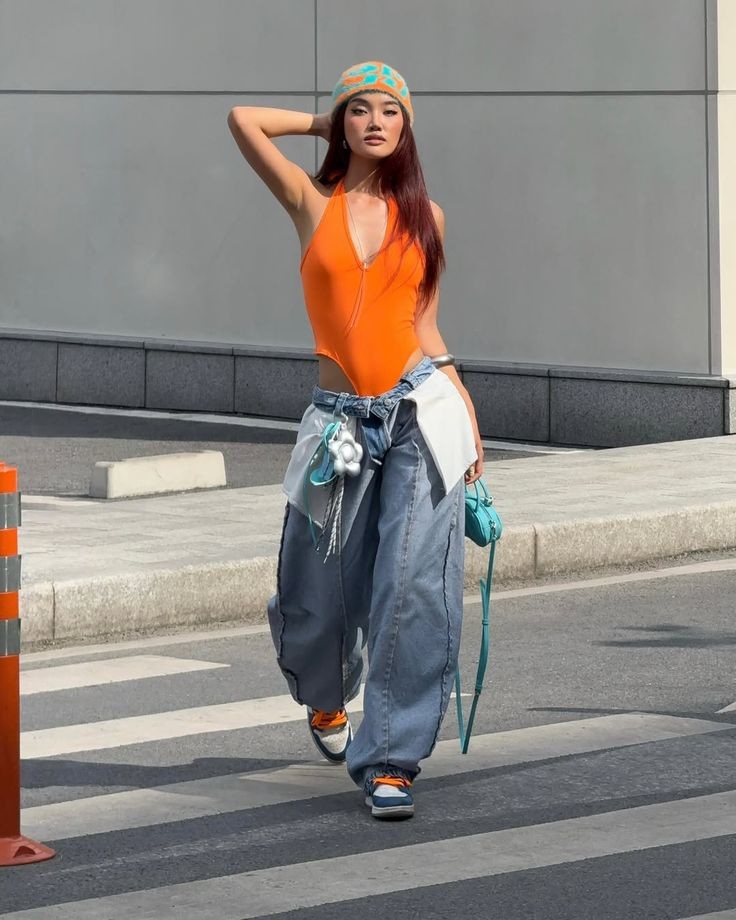 Gen Z theo đuổi mốt bodysuit khoét hông - 9