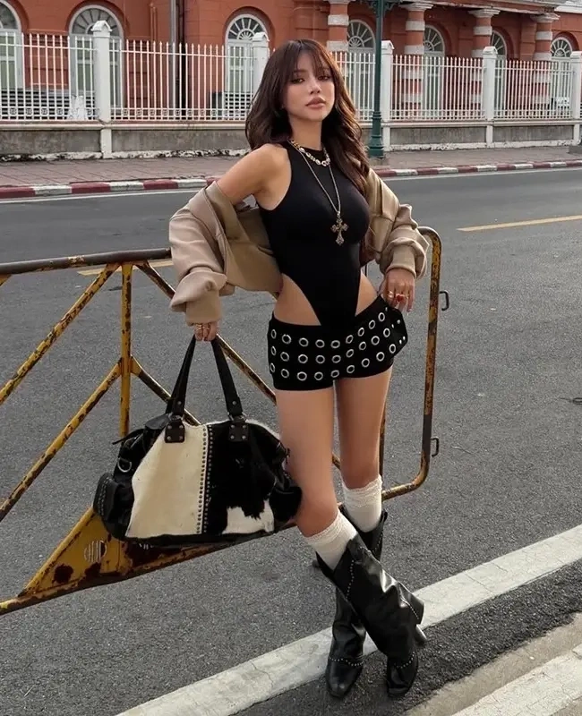 Gen Z theo đuổi mốt bodysuit khoét hông - 8