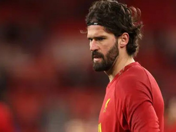 Tin mới nhất bóng đá sáng 11/4: Juventus mời Alisson hợp đồng 3 năm