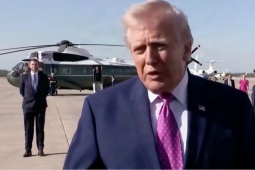 Tàu chiến Mỹ đang được nạp đạn: Ông Trump đe dọa Iran trước thềm đàm phán