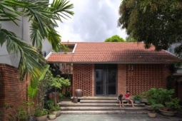 Ý tưởng xây dựng nhà gạch thô mộc cho gia chủ muốn 'kết nối' với thiên nhiên