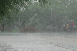 Cảnh báo dông lốc, mưa đá khi miền Bắc đón không khí lạnh những ngày tới