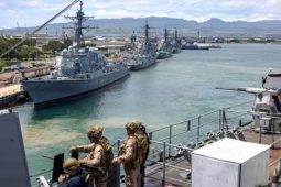 Bệ phóng lạ tại vị trí 'đắt giá' trên tàu chiến Mỹ