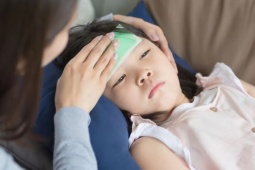 Tại sao bù nước khi sốt và vận động cần "chiến thuật" khác biệt?