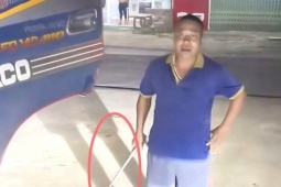 Tài xế xe tải BKS 98C-247.56 cầm dao chặn đầu xe, dọa chém người