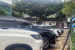 Nếu 100 ngàn xe ô tô cùng sạc một lúc sẽ tác động tới hệ thống điện thế nào?