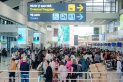 Khổ như mua vé máy bay, du lịch dịp 30/4-1/5