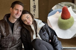 Miranda Kerr cùng chồng tỷ phú thưởng thức 'mochi cơ bắp' khi du lịch Kyoto