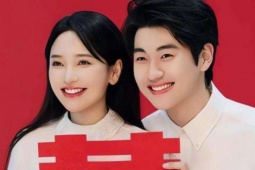 Nữ ca sĩ công khai đăng ký kết hôn với bạn trai kém 18 tuổi, nghi vấn mang thai