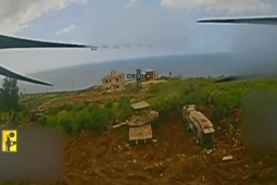 Drone Hezbollah tấn công loạt xe tăng tối tân của Israel