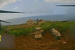 Drone Hezbollah tấn công loạt xe tăng tối tân của Israel