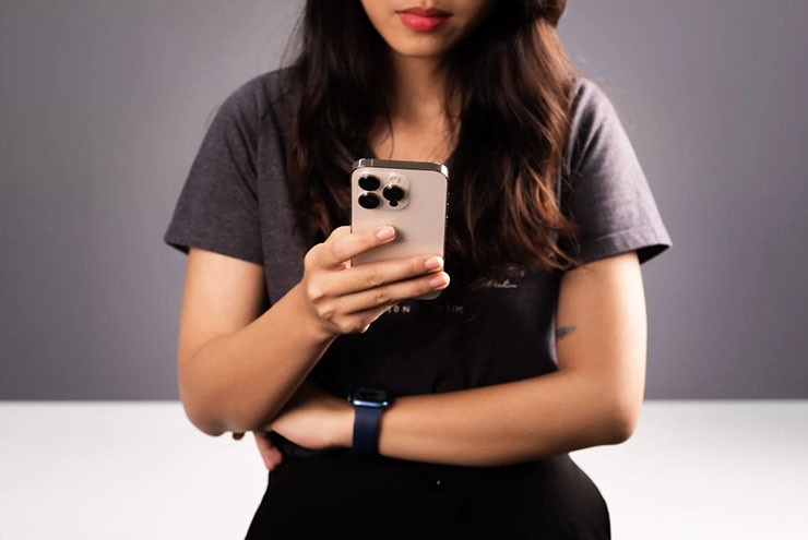 Giá mới của iPhone 14 Pro Max khiến smartphone tầm trung “khó sống” - 1