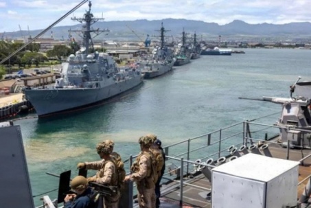 Bệ phóng lạ tại vị trí 'đắt giá' trên tàu chiến Mỹ