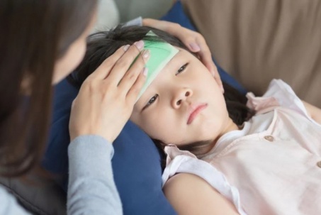 Tại sao bù nước khi sốt và vận động cần "chiến thuật" khác biệt?