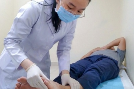 Người đàn ông 45 tuổi sụt 10kg vì biến chứng bệnh tiểu đường, thừa nhận 1 sai lầm nhiều người Việt mắc phải