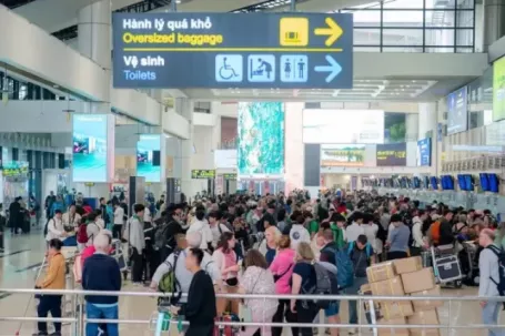 Khổ như mua vé máy bay, du lịch dịp 30/4-1/5